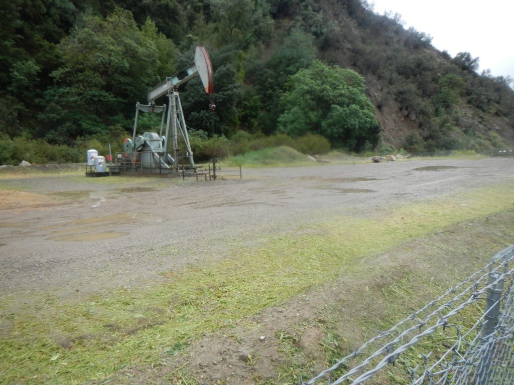An oil well located on Drill Site 7 adjacent to the reach of the Santa Paula Creek investigated for the project.